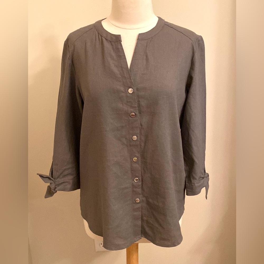 Anne Klein Nantucket Grey SZ M Minimalist Corporate Chic Classic Button Down Top